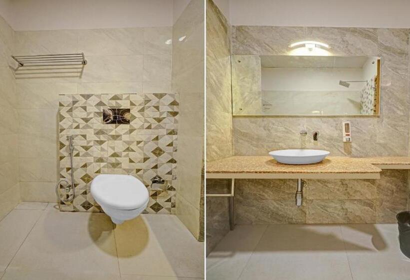 Отель The Golden Bird