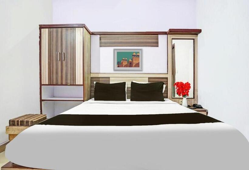 Отель The Golden Bird