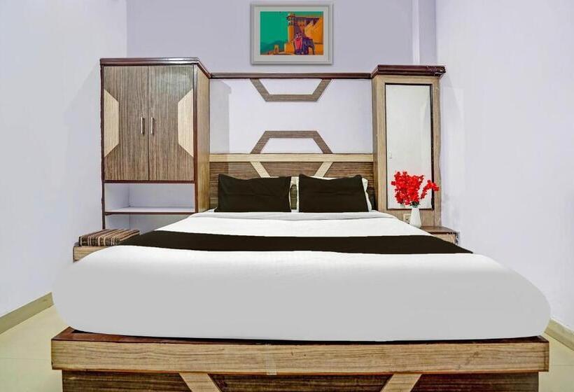 Отель The Golden Bird