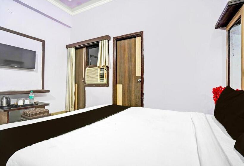 Отель The Golden Bird