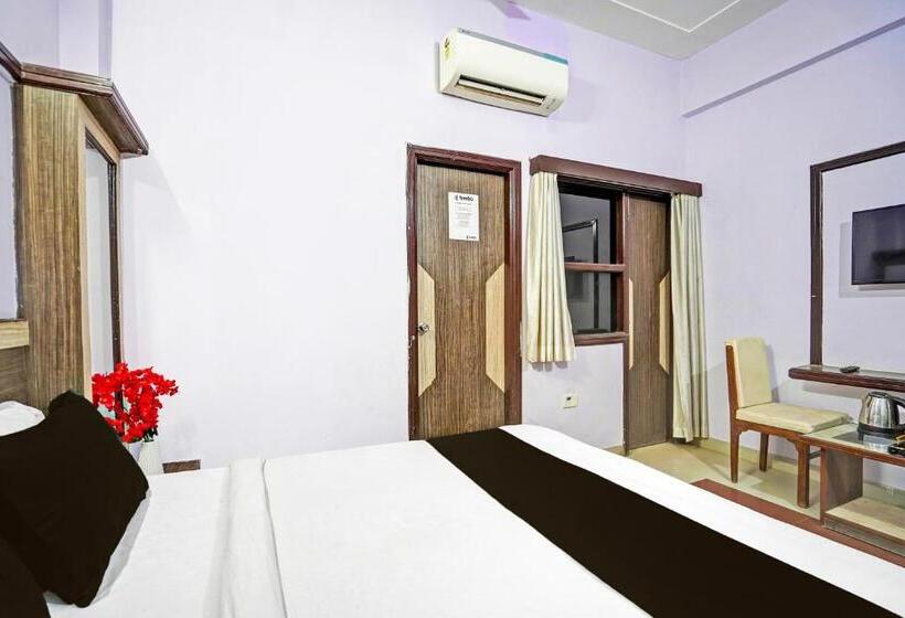 Отель The Golden Bird