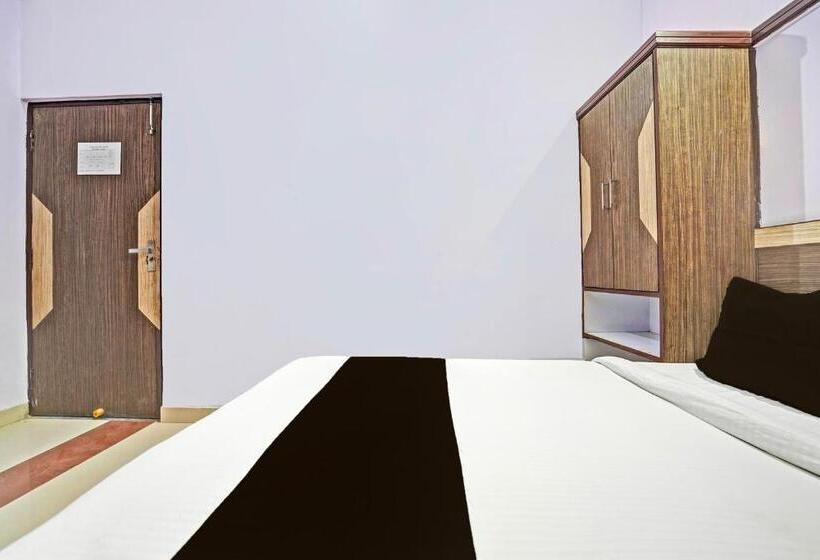 Отель The Golden Bird