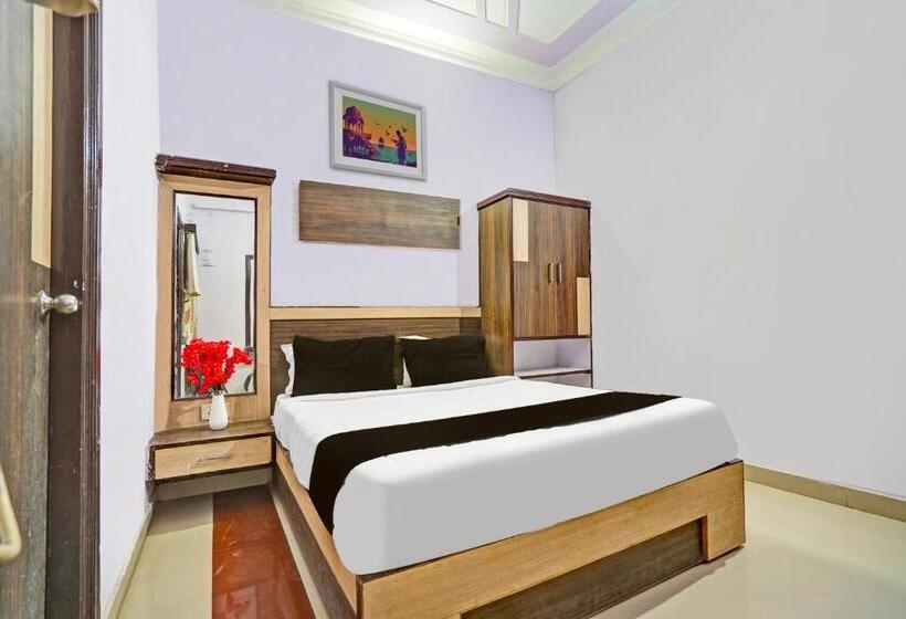 Отель The Golden Bird