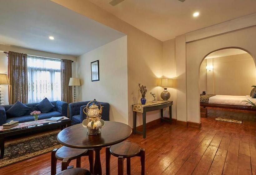 Отель The Heritage Club Tripura Castle