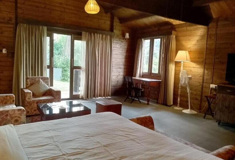 Отель The Heritage Club Tripura Castle