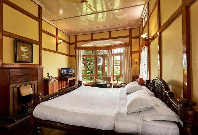 Отель The Heritage Club Tripura Castle