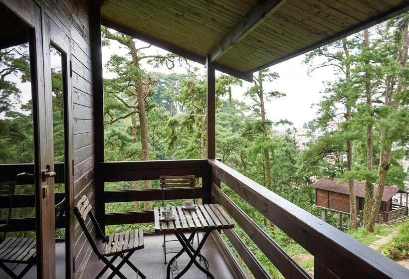 Отель The Heritage Club Tripura Castle