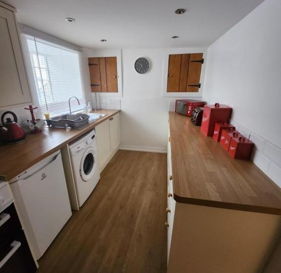 בית מלון כפרי The New Inn