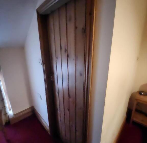 בית מלון כפרי The New Inn