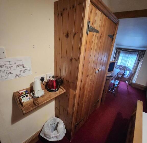 בית מלון כפרי The New Inn