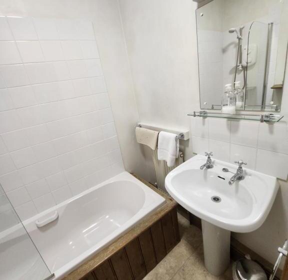 בית מלון כפרי The New Inn