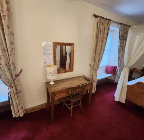 בית מלון כפרי The New Inn