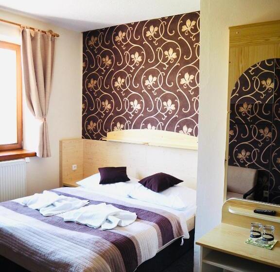 בית מלון כפרי U Loubů