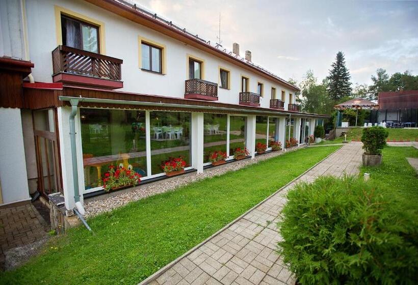 בית מלון כפרי U Loubů