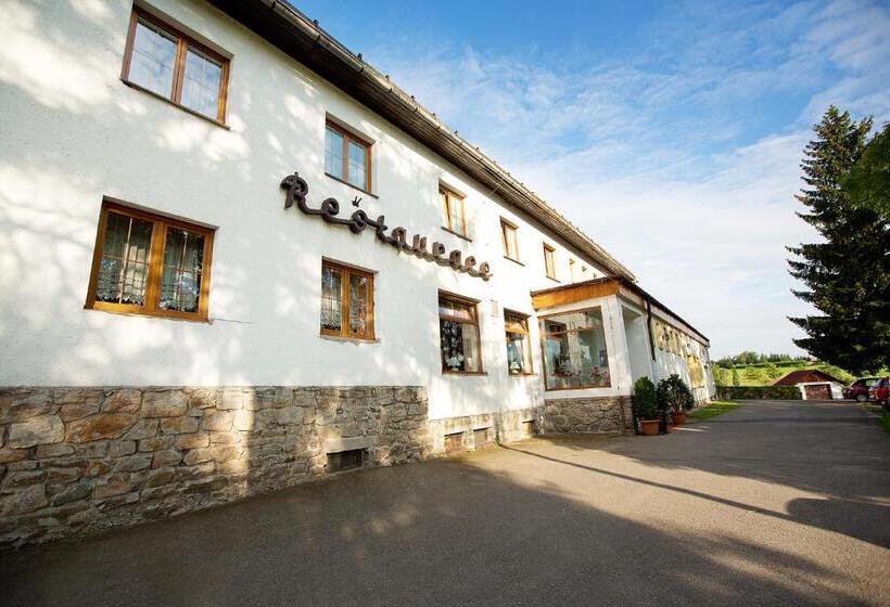 בית מלון כפרי U Loubů