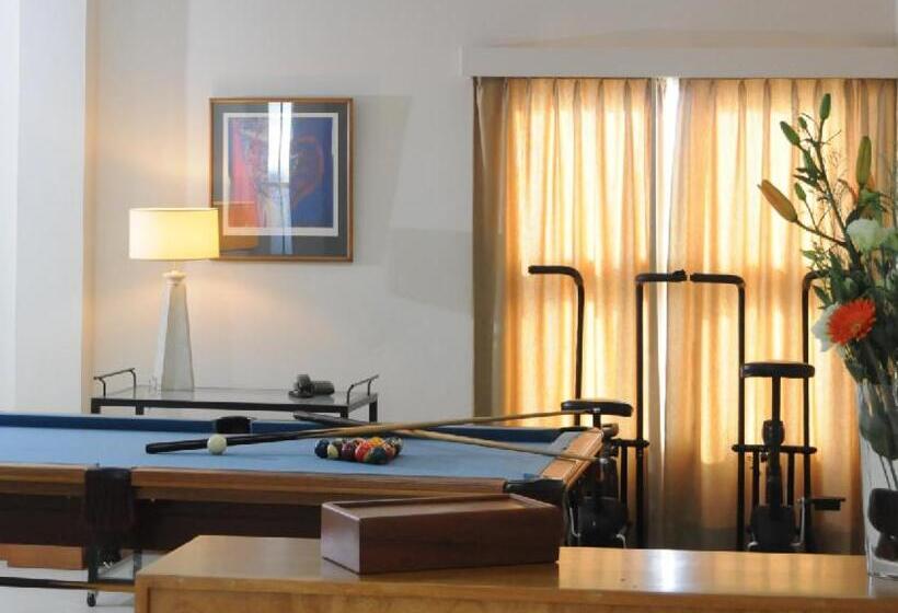 Parra Hotel & Suites