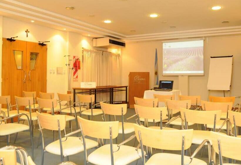 Parra Hotel & Suites