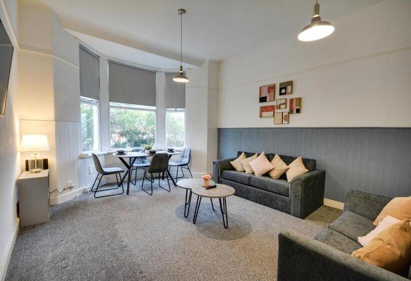 פנסיון Cosy 2bd Flat Near City And Beach   30 Percent Off Long Term Bookings