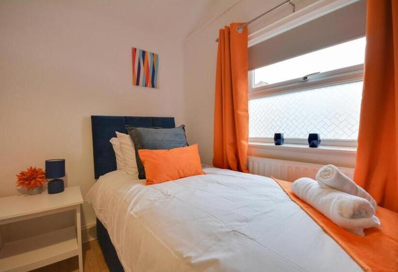 פנסיון Cosy 2bd Flat Near City And Beach   30 Percent Off Long Term Bookings