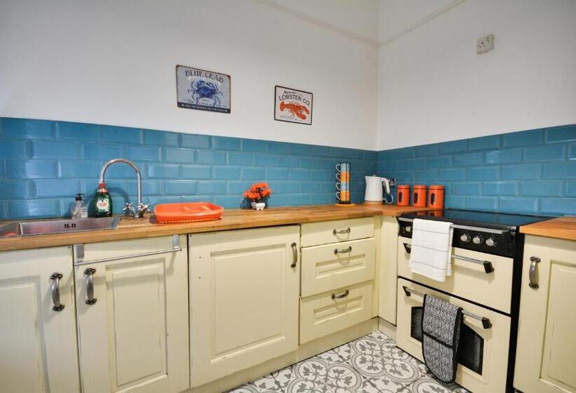 פנסיון Cosy 2bd Flat Near City And Beach   30 Percent Off Long Term Bookings