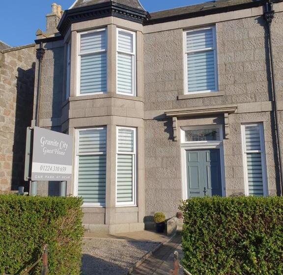 ペンション Granite City Guest House