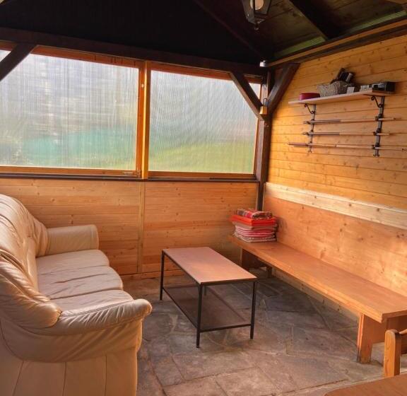 פנסיון Je Sen, Ubytování Na Horách S Bazénem A Infrasaunou