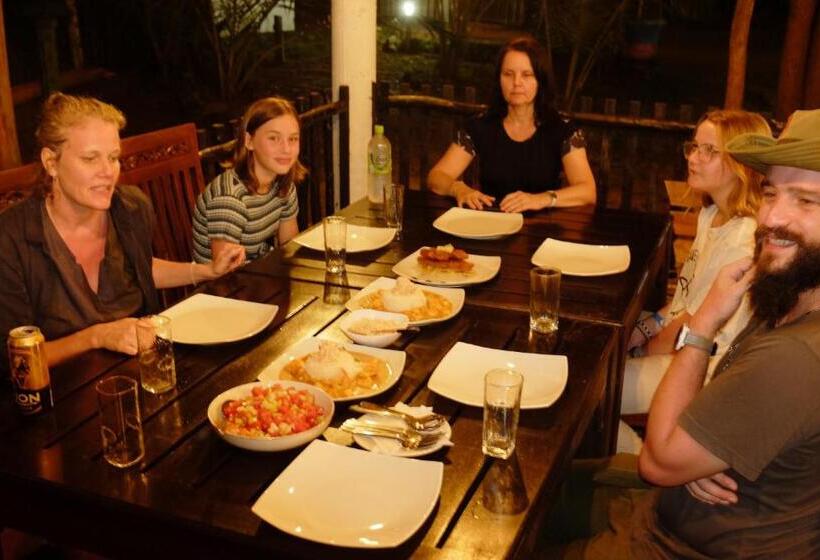 Пансион King S Elephant Cabanas & Restaurant