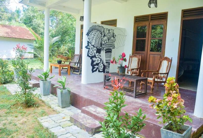 Пансион King S Elephant Cabanas & Restaurant