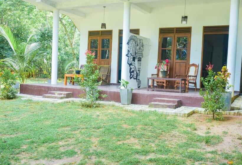 Пансион King S Elephant Cabanas & Restaurant