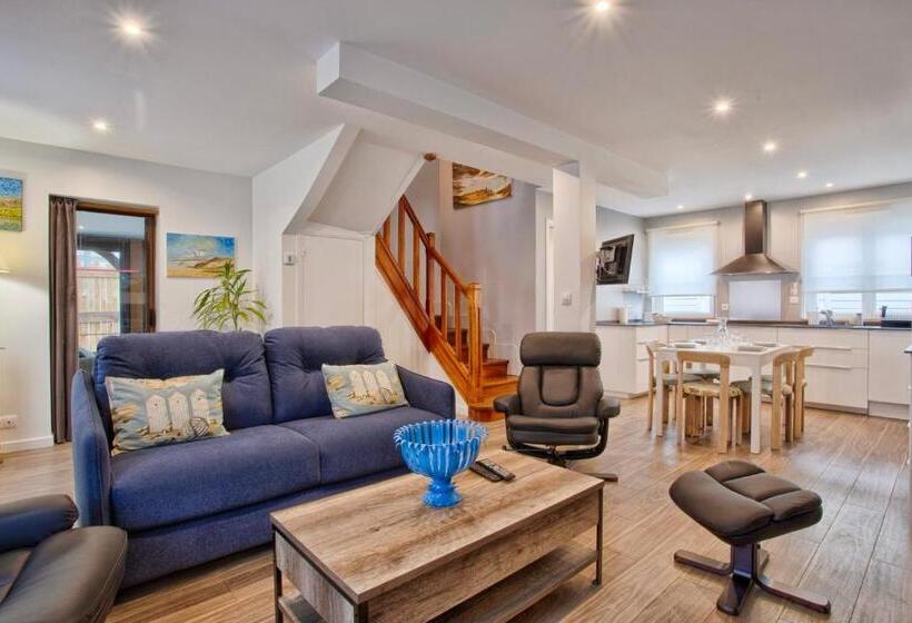 ペンション La Casa Bella   Calm And Cosy House By The Sea