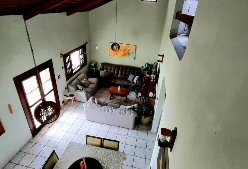펜션 Lara S House