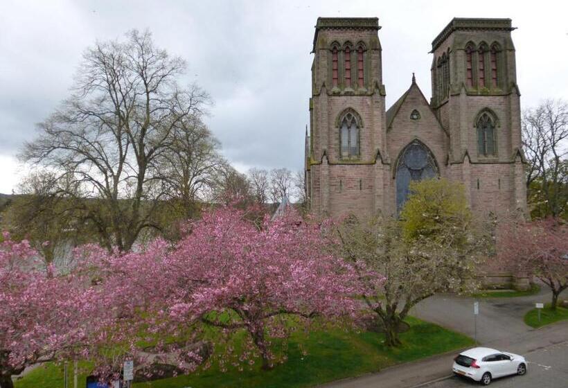 פנסיון Macdonald House