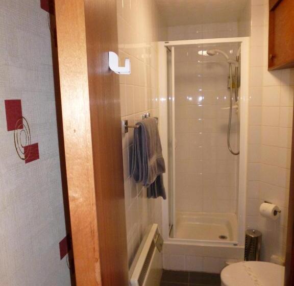 פנסיון Macdonald House