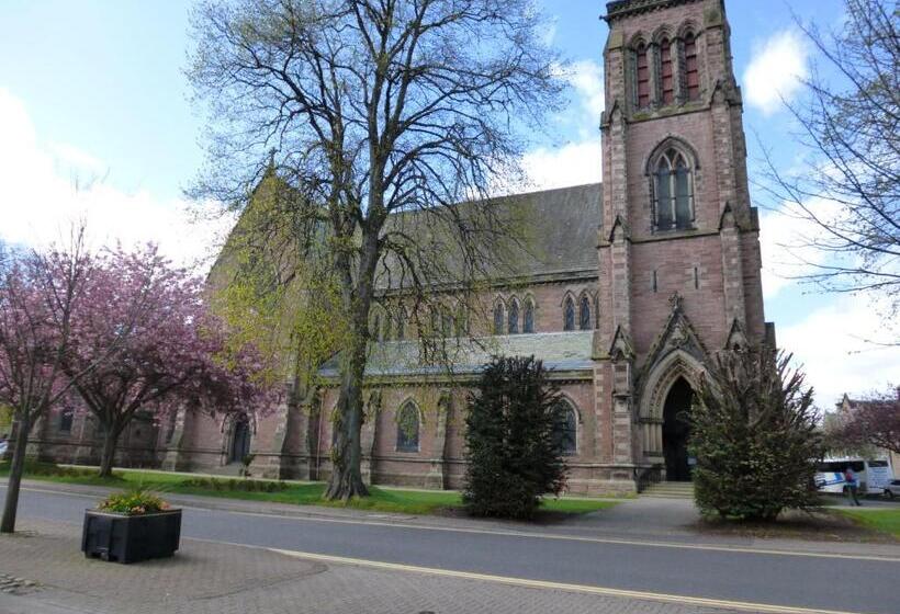 פנסיון Macdonald House