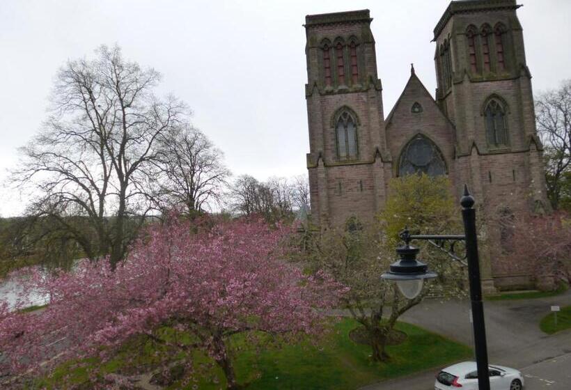 פנסיון Macdonald House