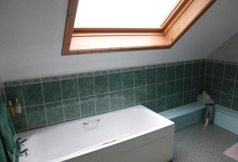 פנסיון Macdonald House