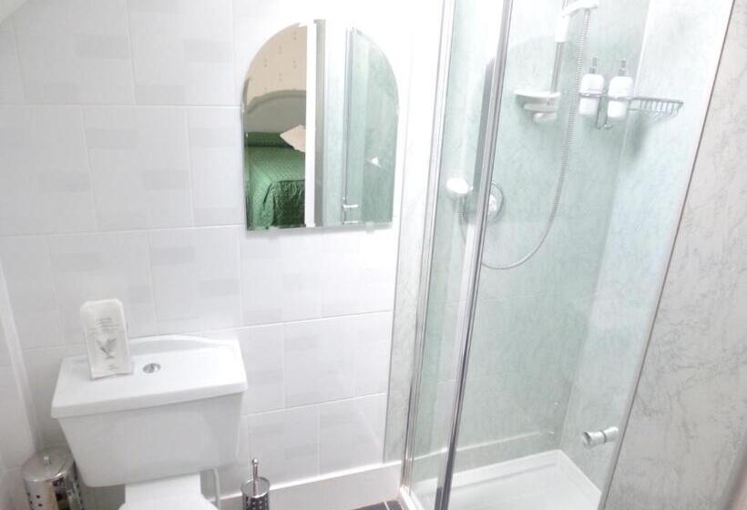 פנסיון Macdonald House