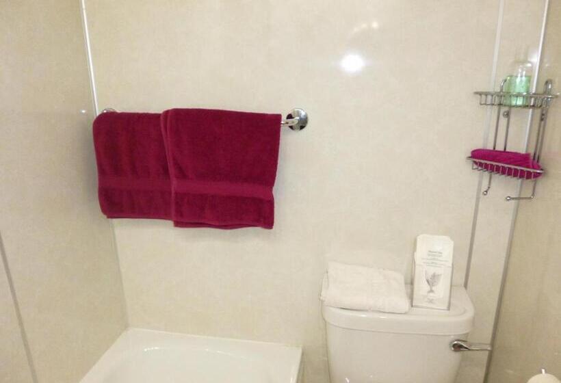 פנסיון Macdonald House