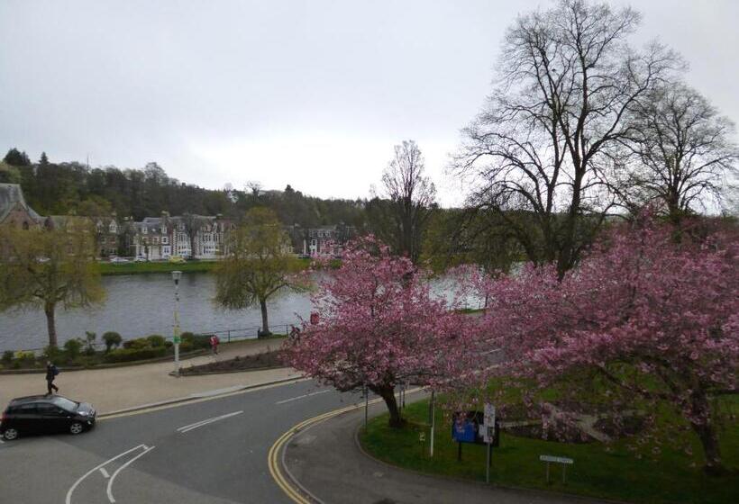 פנסיון Macdonald House