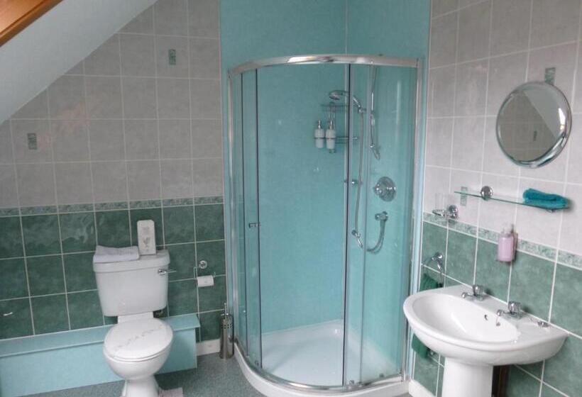 פנסיון Macdonald House