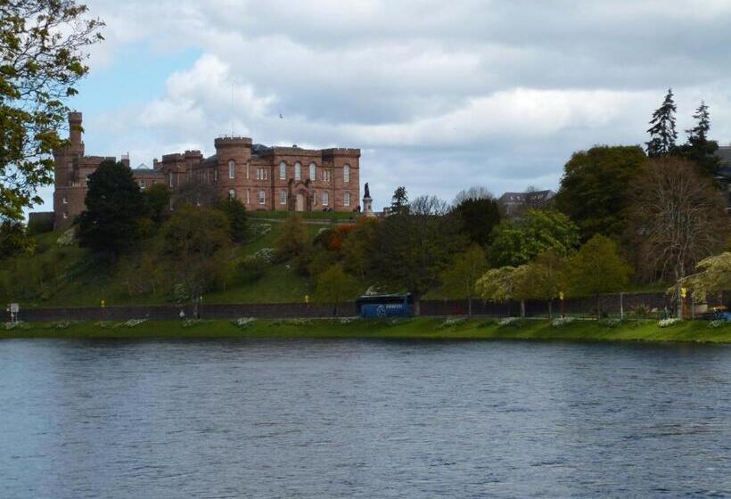 פנסיון Macdonald House