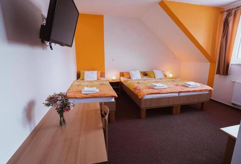 펜션 Pelikan Purkarec