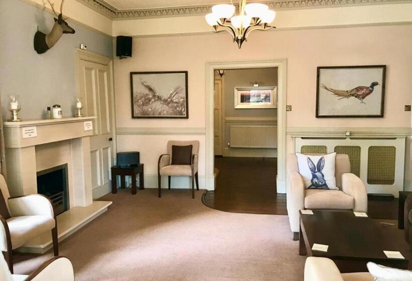 膳宿费 The Abbotsford