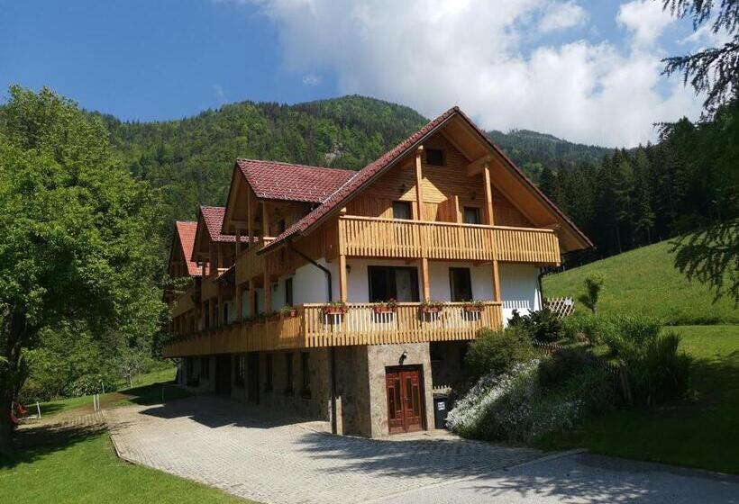 پانسیون Turistična Kmetija Zgornji Zavratnik