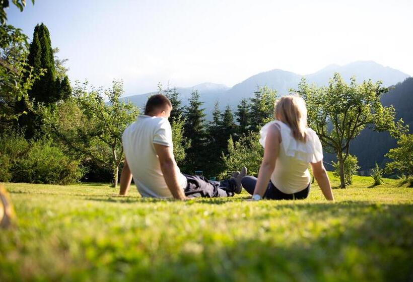 پانسیون Turistična Kmetija Zgornji Zavratnik