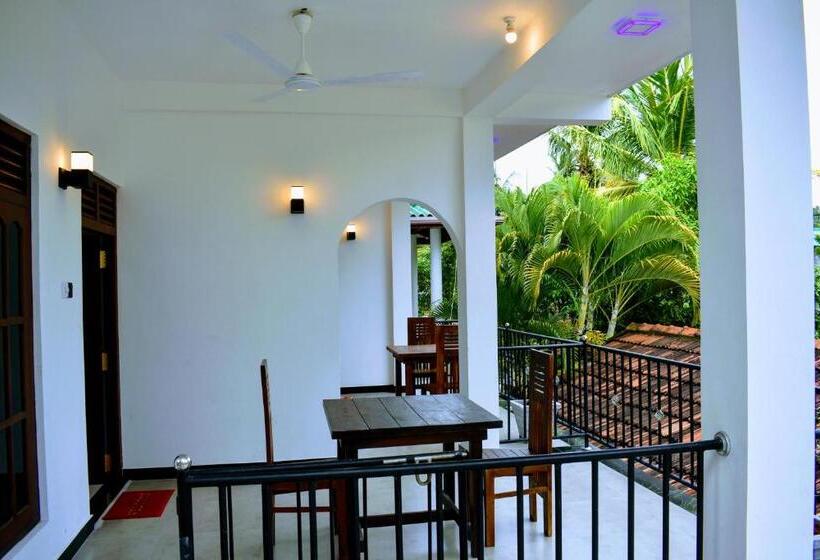 ペンション Wayside Mirissa