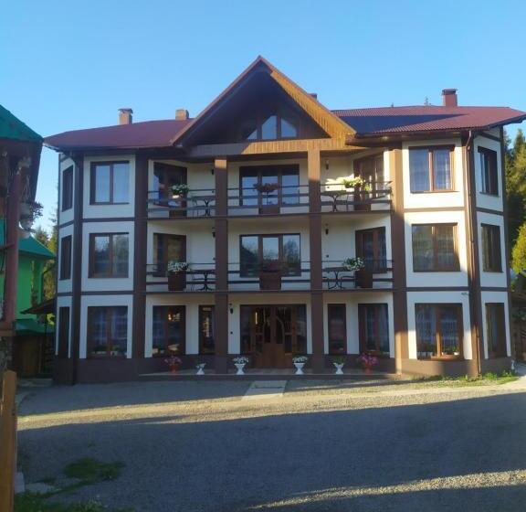 ペンション Zustrizh U Leva