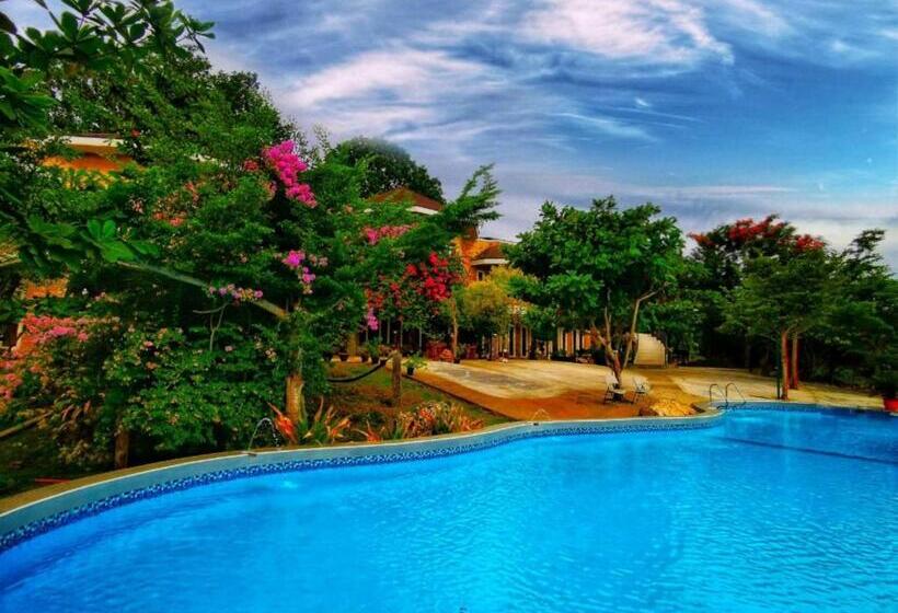 استراحتگاه Castle View Hotel Samal