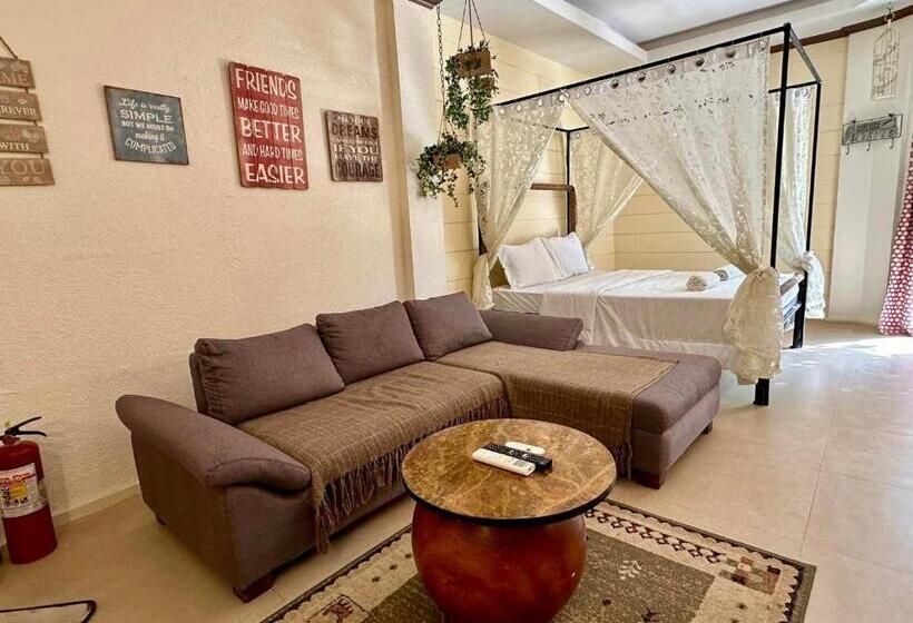 استراحتگاه Castle View Hotel Samal