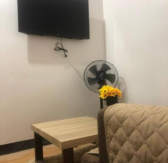 هاستل Amenadiel & Cc   Imus Staycation